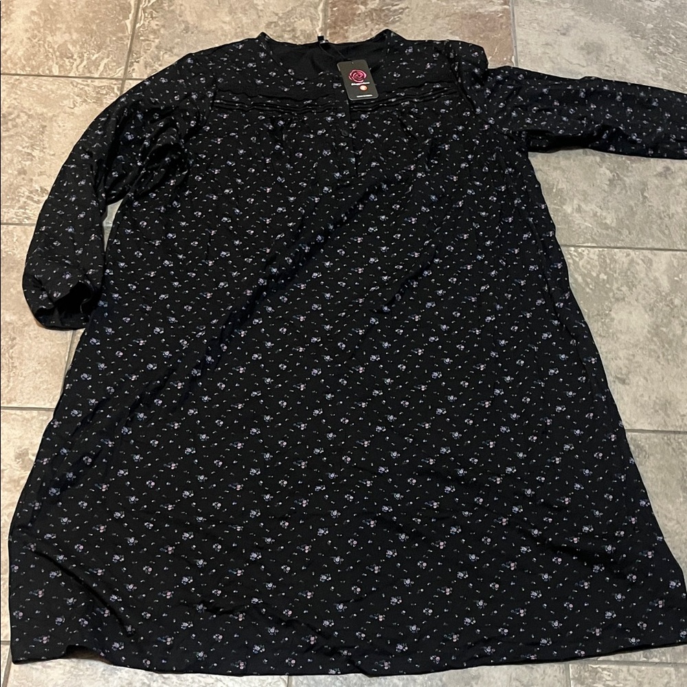 NWT Bloggerlove Black Floral Button Front Top Nightgown